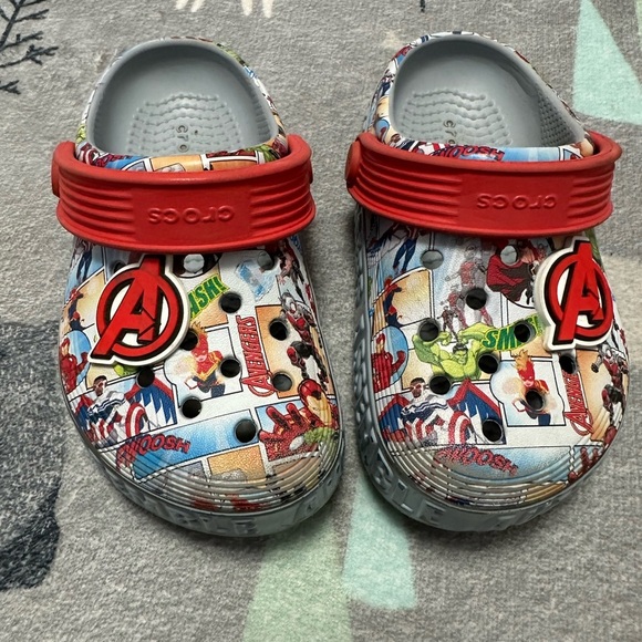 CROCS Avengers Comic Design Clogs with Red Strap Size 9T - Picture 1 of 6